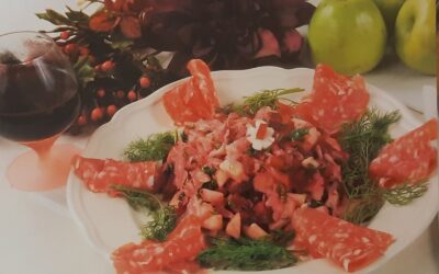 Салат из квашеной капусты и красной свеклы